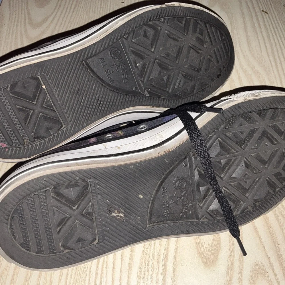 RARE🔥 Converse x CatWoman Vintage Comic Print Sz 5 Men's -‎ 7Women's Shoes